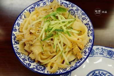 灣區終于有家白吉饃做的臘汁肉夾饃了!配上涼皮和冰峰, 嘹咋咧!