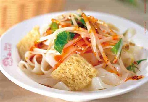 涼皮制作方法學(xué)習(xí)圖片，涼皮技術(shù)學(xué)習(xí)圖片，涼皮學(xué)習(xí)的費(fèi)用圖片-中科商務(wù)網(wǎng)-中原小吃培訓(xùn)學(xué)校